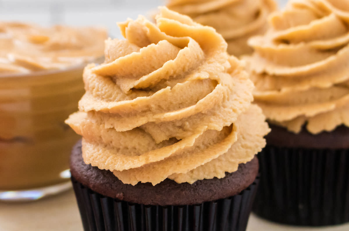 The Best Homemade Peanut Butter Frosting: Rich, Stable & Versatile